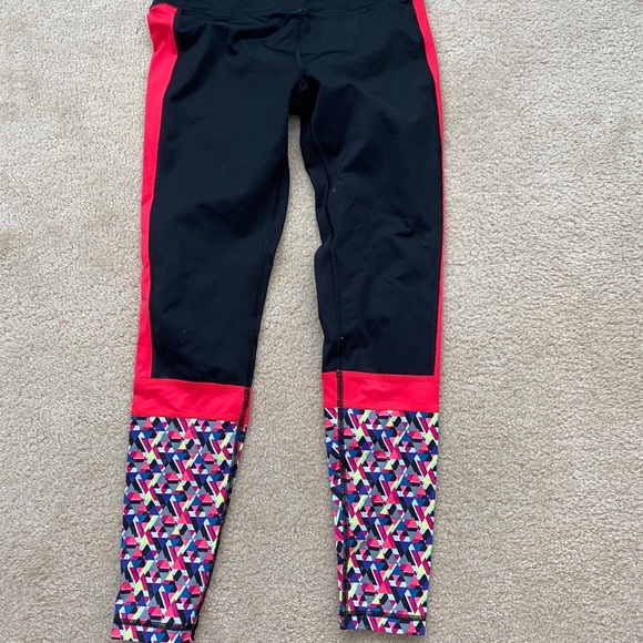 Victoria’s Secret Workout Tight - Picture 2 of 2